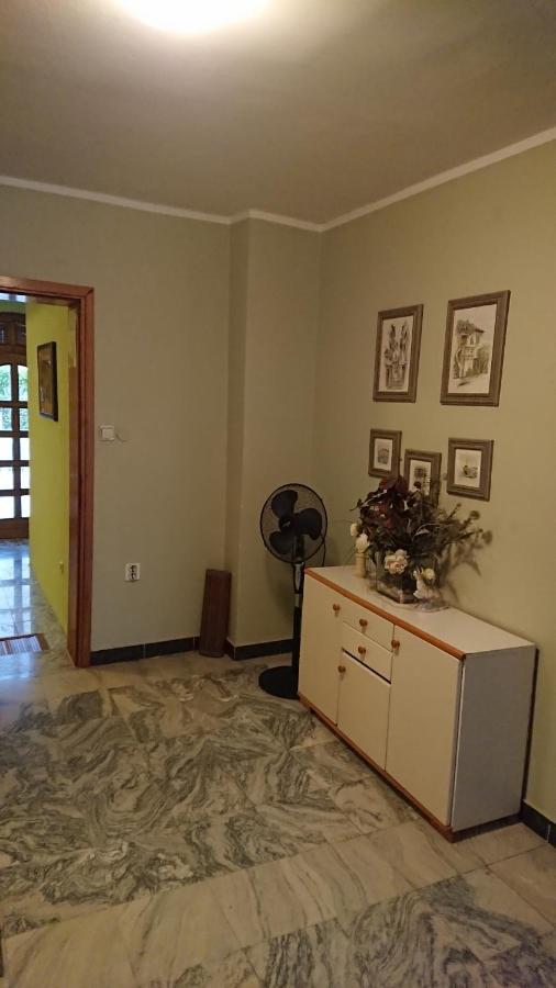 Near Beach - Apartments Marica Ровин Екстериор снимка