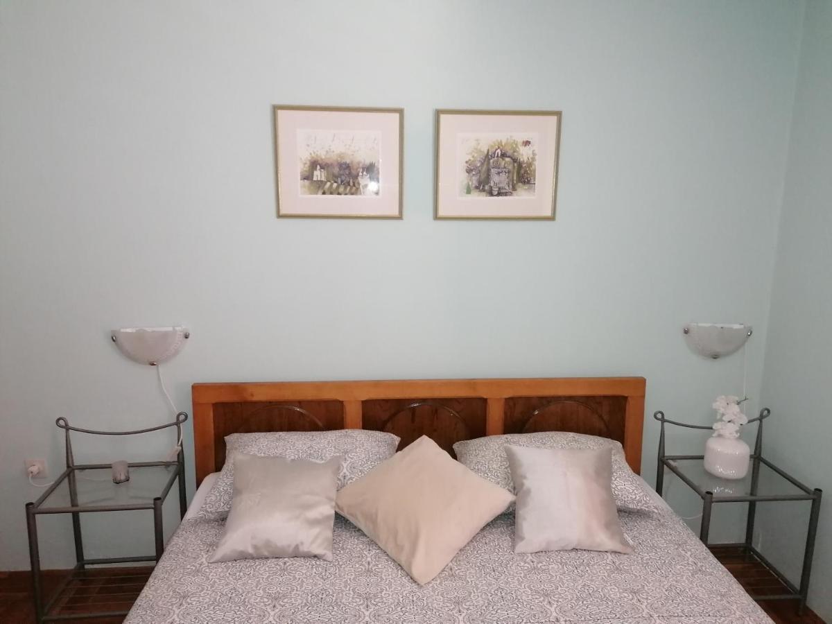 Near Beach - Apartments Marica Ровин Екстериор снимка