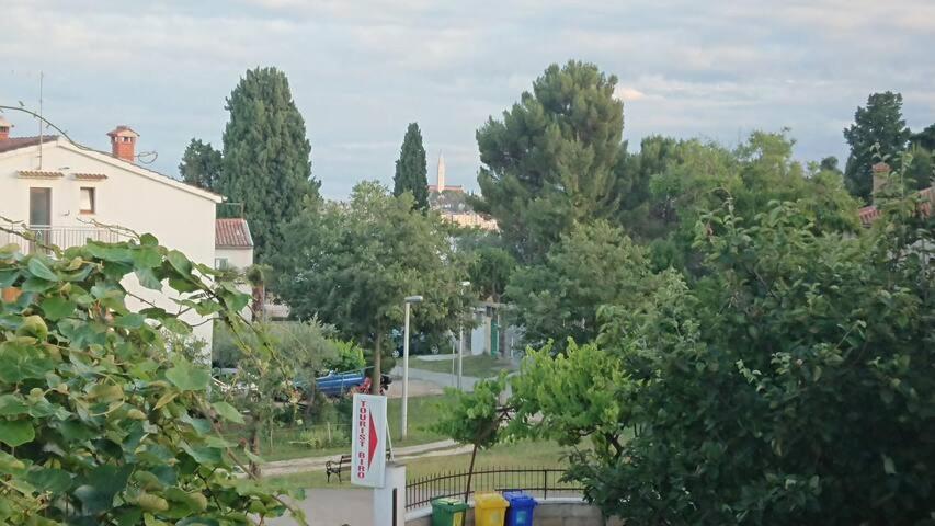 Near Beach - Apartments Marica Ровин Екстериор снимка