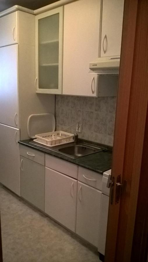 Near Beach - Apartments Marica Ровин Екстериор снимка