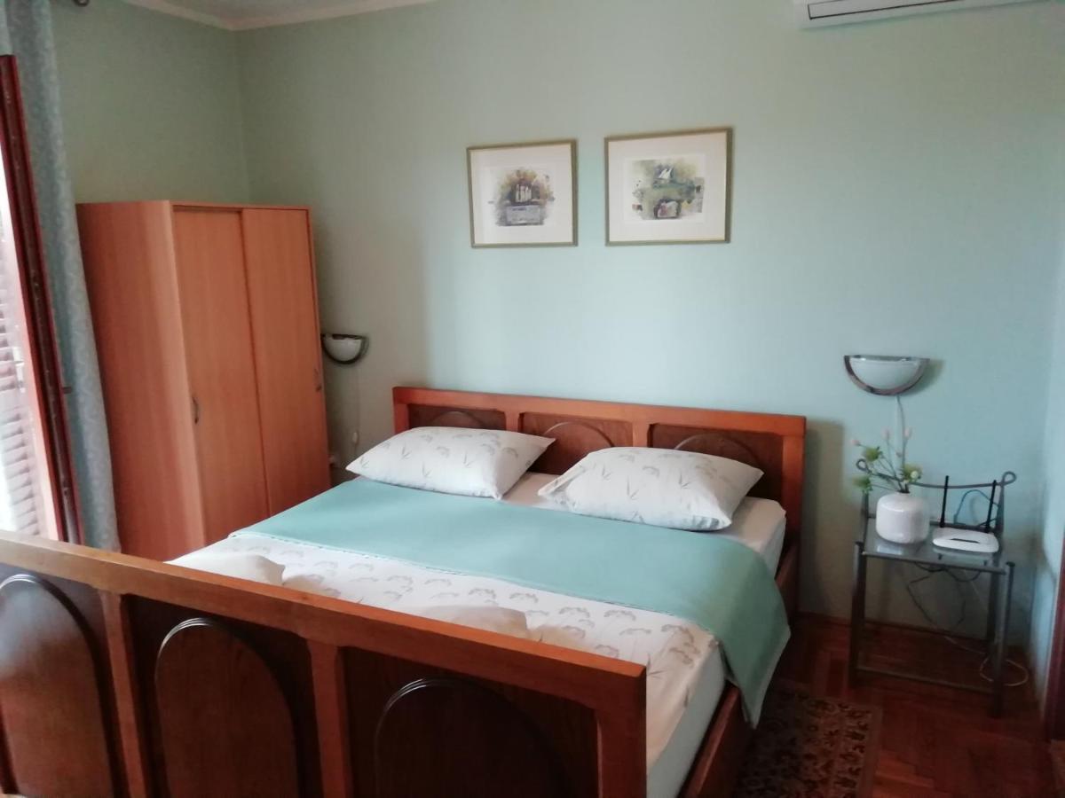 Near Beach - Apartments Marica Ровин Стая снимка