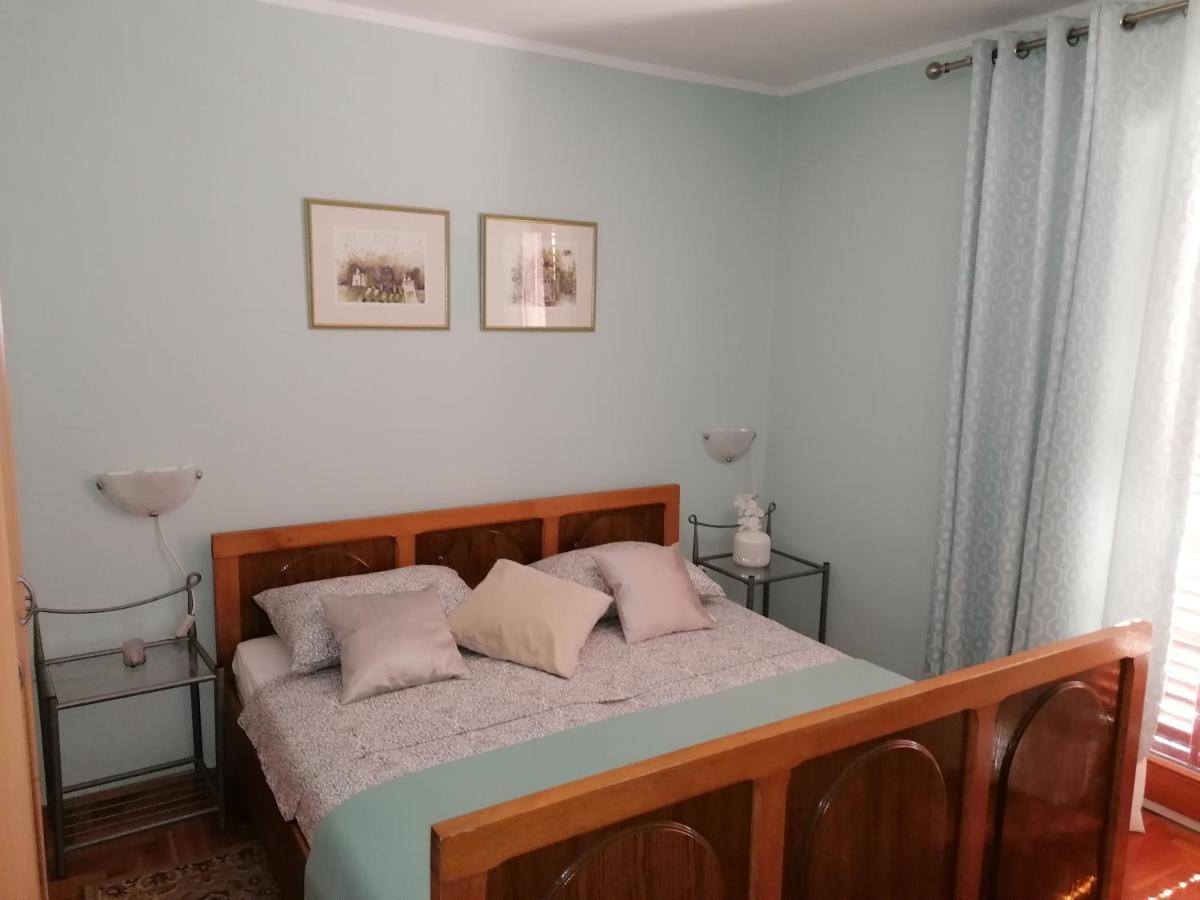 Near Beach - Apartments Marica Ровин Екстериор снимка