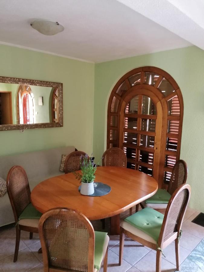 Near Beach - Apartments Marica Ровин Екстериор снимка