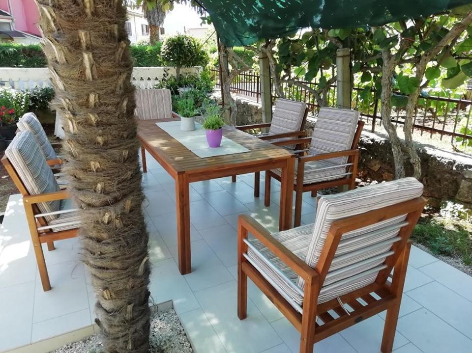 Near Beach - Apartments Marica Ровин Екстериор снимка